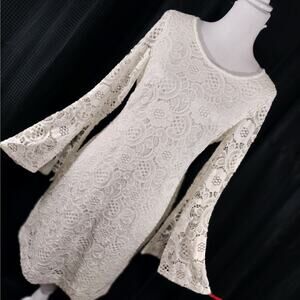 ROBBIE BEE, SIGNATURE! PURE WHITE LACE OVER WHITE BELL SLEEVED DRESS! SZ L